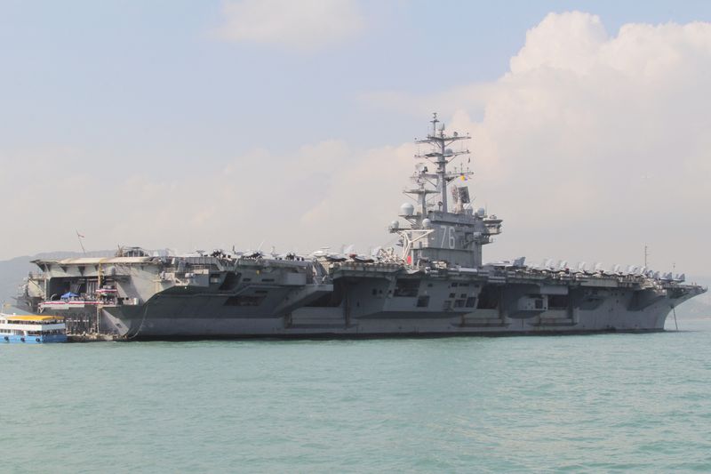 © Reuters. FILE PHOTO: U.S. Navy aircraft carrier USS Ronald Reagan is seen during its visit to Hong Kong, China November 21, 2018. REUTERS/Yuyang Wang