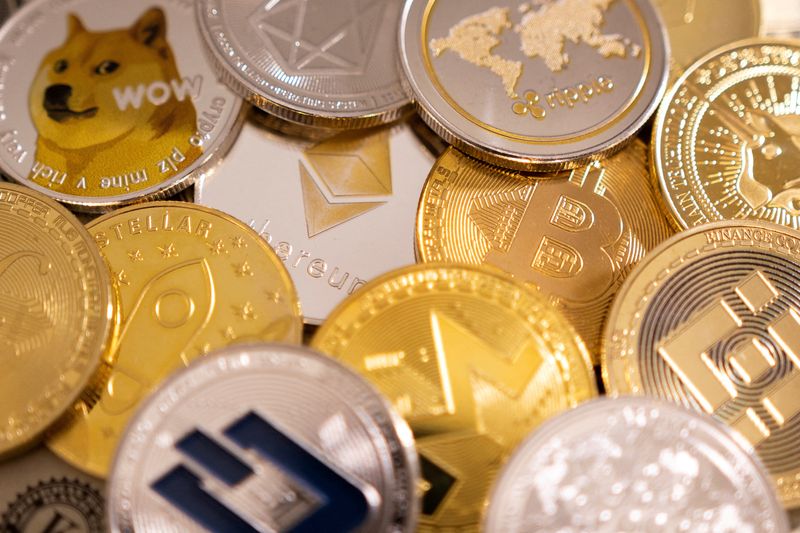 &copy; Reuters. FILE PHOTO: Representations of cryptocurrencies in this illustration taken, January 24, 2022. REUTERS/Dado Ruvic/Illustration/