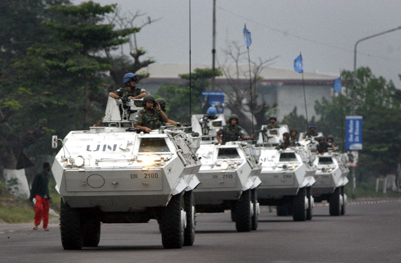 &copy; Reuters. قوات حفظ السلام التابعة للأمم المتحدة تقوم بأعمال الدورية في حاملات جنود مدرعة في كينشاسا بصورة من أرشيف رويترز.