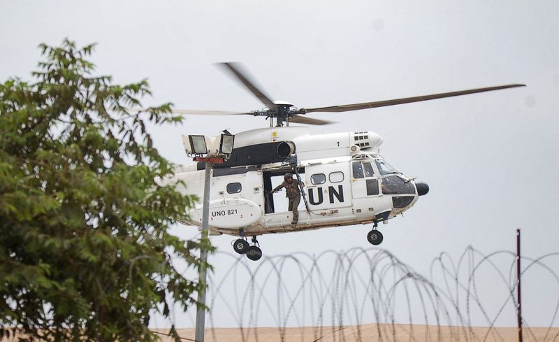&copy; Reuters. FOTO DE ARCHIVO: Un helicóptero de la misión de las Naciones Unidas en la República Democrática del Congo en el complejo de la ONU en Goma, provincia de Kivu del Norte, República Democrática del Congo, el 26 de julio de 2022. REUTERS/Esdras Tsongo