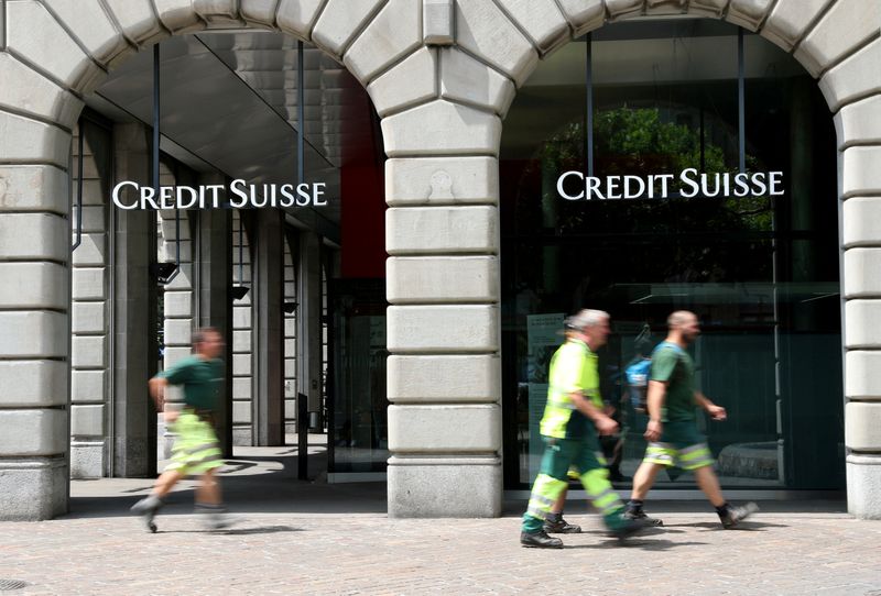 Credit Suisse shares falter on bleak ratings news