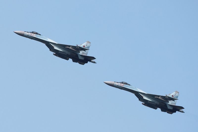 &copy; Reuters. Caças russos Su-35, mesmo modelo dos aviões chineses, durante voo em Ryazan, Russia
27/08/2021 REUTERS/Maxim Shemetov