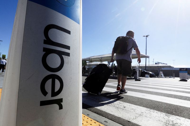 &copy; Reuters. 米配車大手ウーバー・テクノロジーズの第２・四半期決算は、キャッシュフローが初の黒字となった。７月１０日、ロサンゼルス国際空港で撮影（２０２２年　ロイター/David Swanson/File Photo