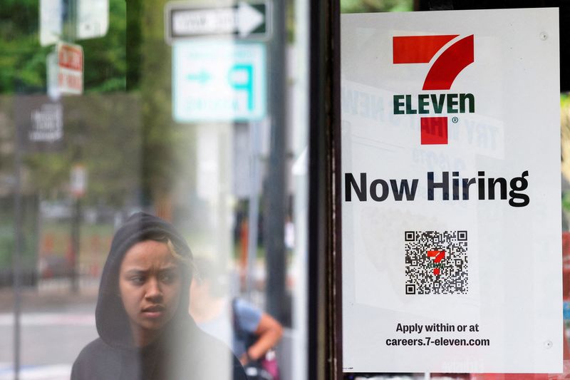 © Reuters. FILE PHOTO: A 7-Eleven convenience store has a sign in the window reading 