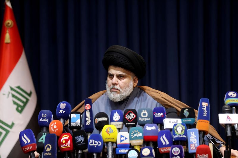 &copy; Reuters. رجل الدين الشيعي العراقي مقتدى الصدر يحضر مؤتمر صحفيا في العراق في صورة من أرشيف رويترز.
