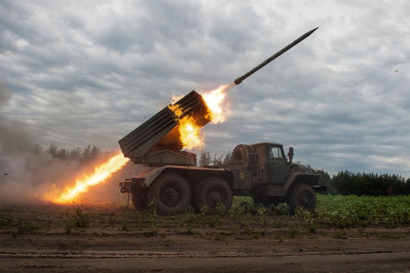 &copy; Reuters. Ukrainian servicemen fire with a BM21 Grad multiple launch rocket system in a frontline in Kharkiv region, as Russia's attack on Ukraine continues, Ukraine August 2, 2022.  REUTERS/Sofiia Gatilova