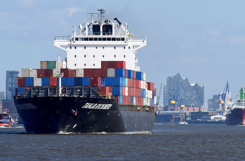 &copy; Reuters. FILE PHOTO: A container ship leaves the port in front of famous landmark Philharmonic Hall in Hamburg, Germany, March 11, 2020. REUTERS/Fabian Bimmer/File Photo