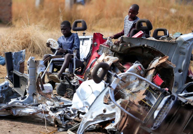 &copy; Reuters. FILE PHOTO: Kids play at a scrap metal collection point in Hopley, a poor settlement about 15 kilometres west of Zimbabwe's capital, Harare, Zimbabwe, July 22, 2022. REUTERS/Philimon Bulawayo