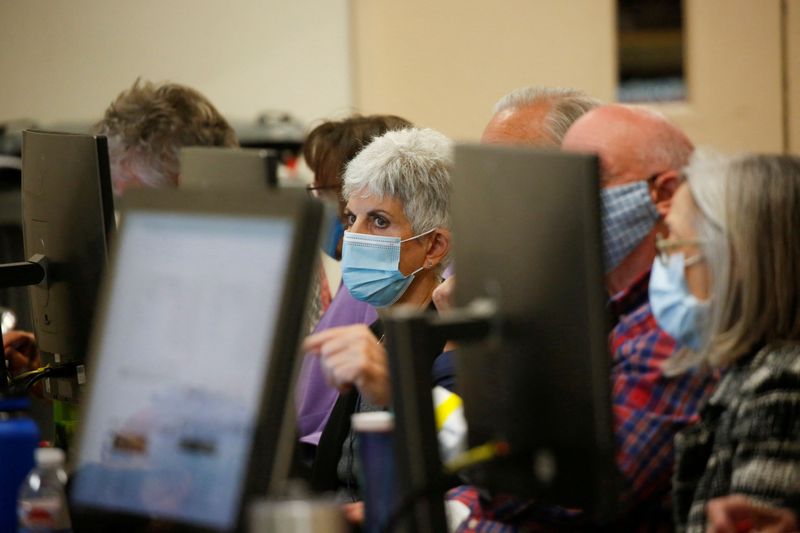 &copy; Reuters. FILE PHOTO: Election workers prepare ballots to be counted at the Maricopa County Tabulation and Election Center (MCTEC), days after former Vice President Joe Biden was declared the winner of the 2020 U.S. presidential election, in Phoenix, Arizona, U.S.,