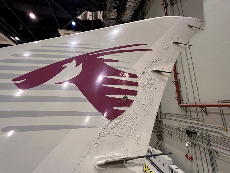 © Reuters. FILE PHOTO: Surface damage seen on Qatar Airways' airbus A350 parked at Qatar airways aircraft maintenance hangar in Doha, Qatar, June 20, 2022. REUTERS/Imad Creidi/File Photo