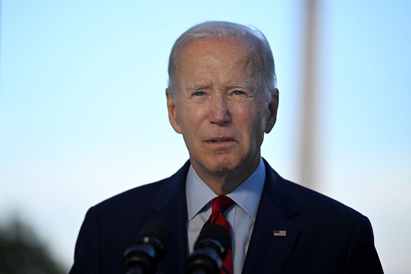 © Reuters. Joe Biden a une nouvelle fois subi un diagnostic positif au COVID-19, a-t-on appris mardi auprès de la Maison blanche qui cite le médecin personnel du président américain. /Photo prise le 1er août 2022/REUTERS/Jim Watson