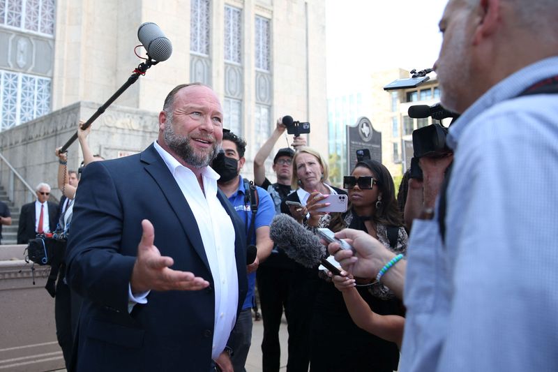 &copy; Reuters. Alex Jones speaks with media after day six of trial at the Travis County Courthouse, in Austin, U.S. August 2, 2022. Briana Sanchez/Pool via REUTERS