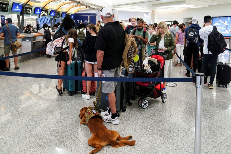 U.S. proposes new consumer protection rules for airline passengers