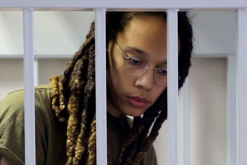 &copy; Reuters. U.S. basketball player Brittney Griner, who was detained at Moscow's Sheremetyevo airport and later charged with illegal possession of cannabis, looks on inside a defendants' cage before a court hearing in Khimki outside Moscow, Russia August 2, 2022. REU