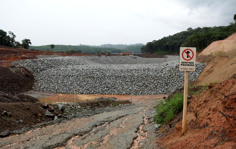 &copy; Reuters. Obras em barragens na região de Brumadinho
10/12/2019
REUTERS/Washington Alves