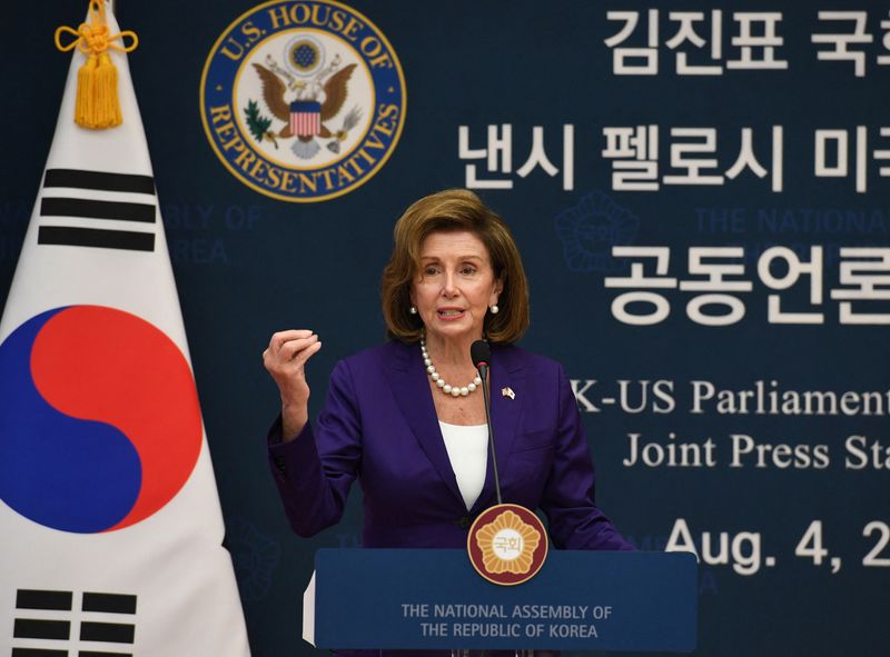 &copy; Reuters. La présidente de la Chambre américaine des représentants, Nancy Pelosi, lors d'une conférence de presse à Séoul. Nancy Pelosi prévoit de se rendre jeudi dans la zone démilitarisée (DMZ) séparant les deux Corées, rapporte l'agence Associated Pre