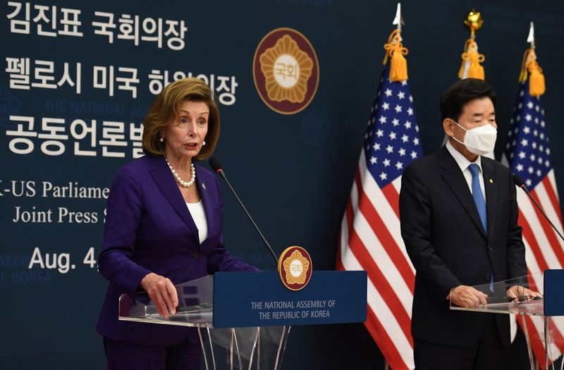 &copy; Reuters. رئيسة مجلس النواب الأمريكي نانسي بيلوسي تتحدث أثناء مؤتمر صحفي مشترك مع نظيرها الكوري الجنوبي في سول يوم الخميس. صورة لرويترز .  
