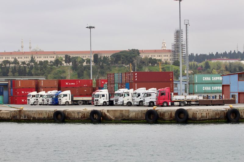 &copy; Reuters. FILE PHOTO: Trucks and shipping containers are pictured at Haydarpasa port in Istanbul, Turkey April 18, 2018. REUTERS/Yoruk Isik