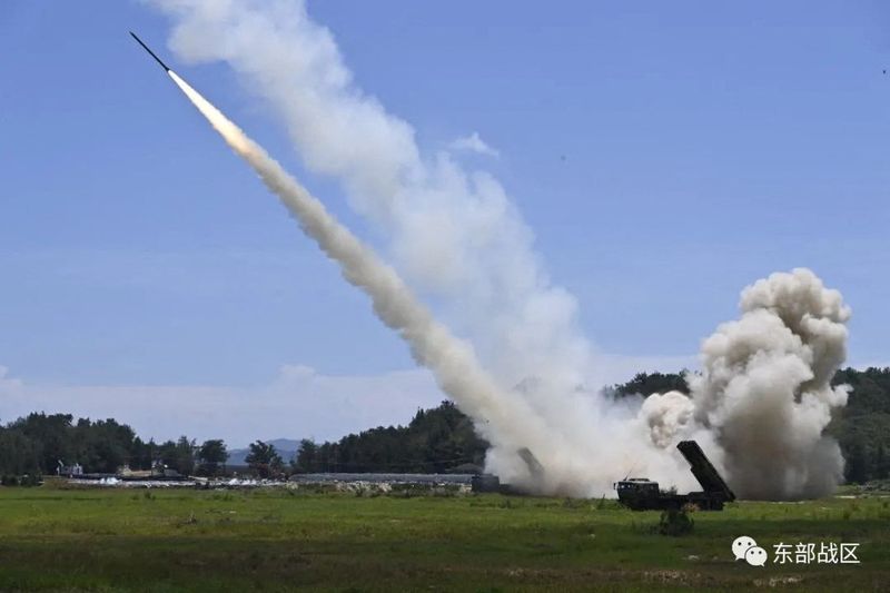 © Reuters. The Ground Force under the Eastern Theatre Command of China's People's Liberation Army (PLA) conducts a long-range live-fire drill into the Taiwan Strait, from an undisclosed location in this handout released on August 4, 2022.  Eastern Theatre Command/Handout via REUTERS  