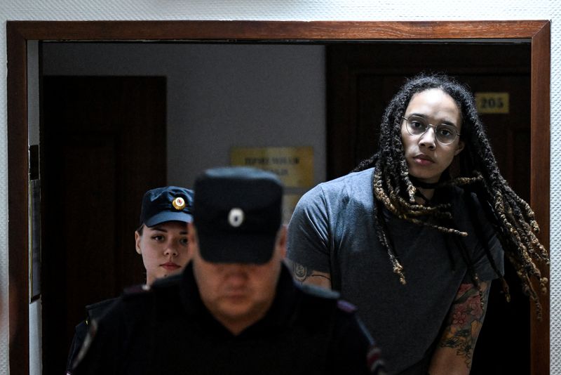 &copy; Reuters. U.S. basketball player Brittney Griner, who was detained at Moscow's Sheremetyevo airport and later charged with illegal possession of cannabis, is escorted in a court building in Khimki outside Moscow, Russia August 4, 2022. Kirill Kudryavtsev/Pool via R