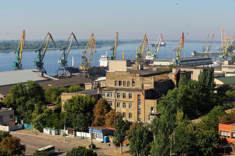 &copy; Reuters. FOTO DE ARCHIVO: Vista general de la ciudad de Kherson, controlada por Rusia, en Ucrania el 24 de julio, 2022. REUTERS/Alexander Ermochenko