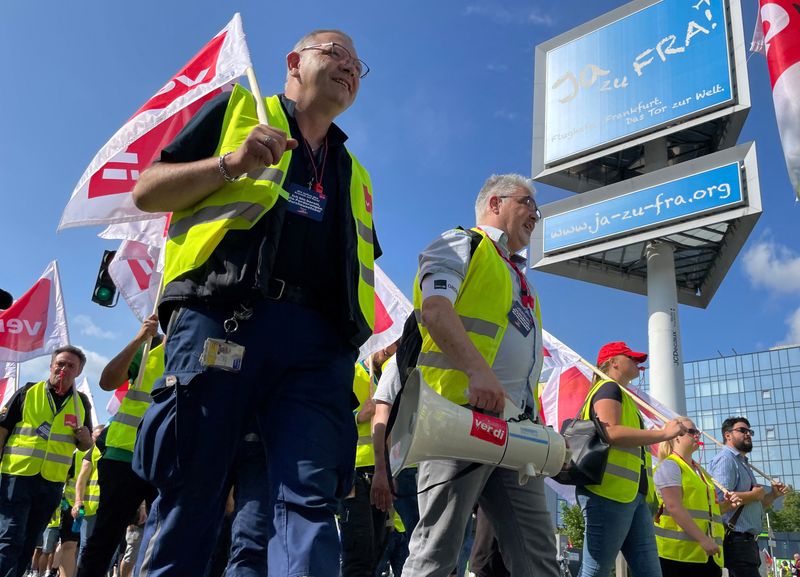 Lufthansa ground staff agree pay deal after strike