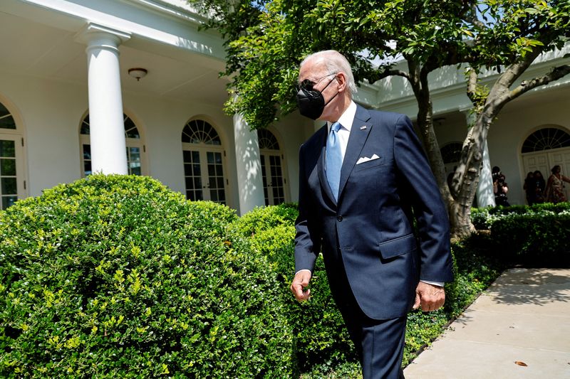 &copy; Reuters. FILE PHOTO: U.S. President Joe Biden walks in the Rose Garden as he returns from COVID-19 isolation to work in the Oval Office at the White House in Washington, U.S. July 27, 2022. REUTERS/Jonathan Ernst