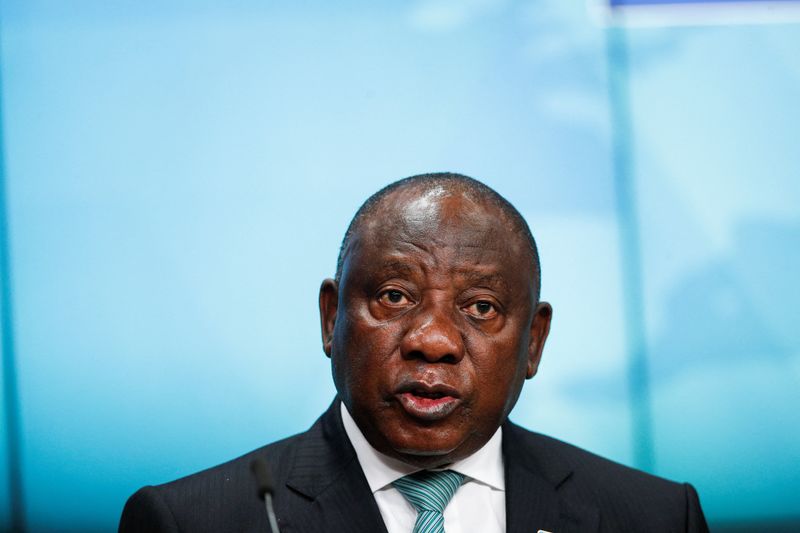 &copy; Reuters. FILE PHOTO: South Africa's President Cyril Ramaphosa gives a statement on the coronavirus disease (COVID-19) vaccination, during a European Union - African Union summit, in Brussels, Belgium February 18, 2022. REUTERS/Johanna Geron/Pool