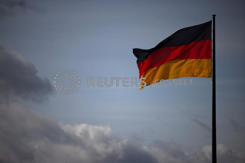 &copy; Reuters. La bandiera nazionale tedesca a Berlino. 5 aprile 2022 REUTERS/Lisi Niesner