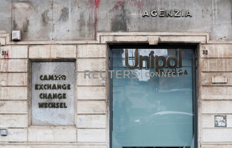 &copy; Reuters. Il logo della banca Unipol a Roma, Italia, 23 maggio 2016. REUTERS/Tony Gentile/File Photo