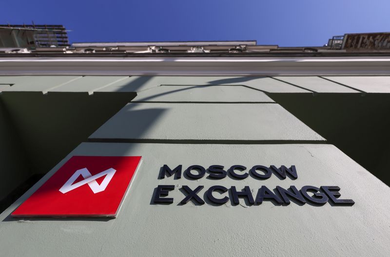 &copy; Reuters. FILE PHOTO: A board with the logo is on display outside the office of the Moscow Exchange in the capital city of Moscow, Russia March 24, 2022. REUTERS/Maxim Shemetov