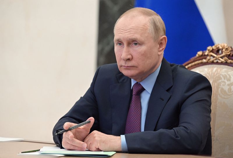 &copy; Reuters. الرئيس الروسي فلاديمير بوتين خلال اجتماع في موسكو يوم الأول من أغسطس آب 2022. صورة لرويترز من وكالة سبوتنيك.