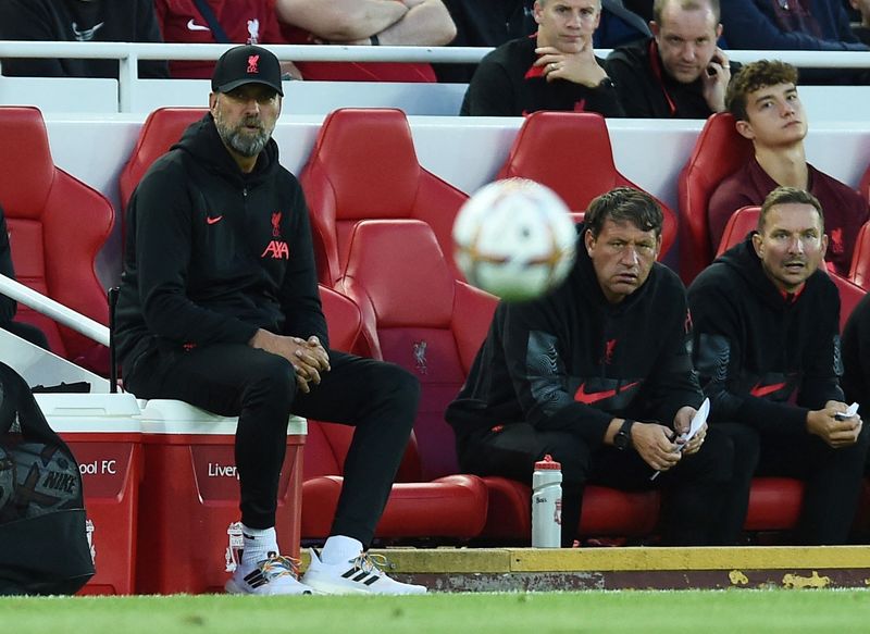 &copy; Reuters. IMAGEN DE ARCHIVO. El DT del Liverpool, Jürgen Klopp, durante el partido amistoso ante Racing Club de Estrasburgo, en Anfield, Liverpool, Inglaterra - Julio 31, 2022. REUTERS/Peter Powell