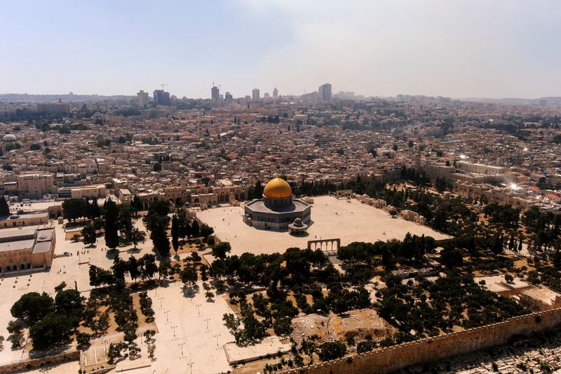 &copy; Reuters. صورة للبلدة القديمة في القدس ومنها الحرم القدسي بتاريخ الثامن من يونيو حزيران 2022. تصوير: ايلان روزنبرج - رويترز. 