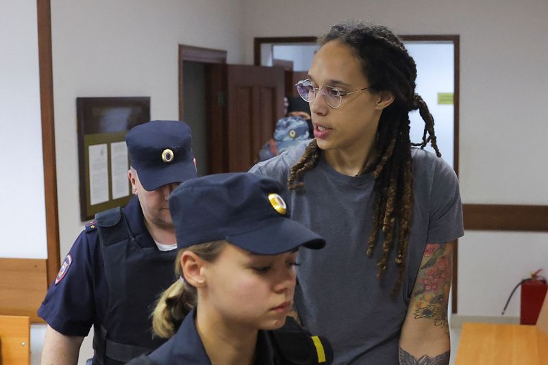 &copy; Reuters. U.S. basketball player Brittney Griner, who was detained at Moscow's Sheremetyevo airport and later charged with illegal possession of cannabis, is escorted after the court's verdict in Khimki outside Moscow, Russia August 4, 2022. REUTERS/Evgenia Novozhe