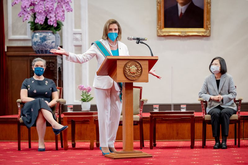 &copy; Reuters. رئيسة مجلس النواب الأمريكي نانسي بيلوسي تتحدث في تايوان يوم الثالث من أغسطس اب 2022. صورة من الرئاسة التايوانية محظور إعادة بيعها أو وضعها في 