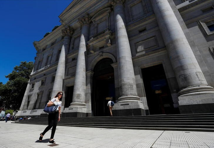 Analistas suben expectativas de inflación Argentina a 90,2% para 2022: banco central