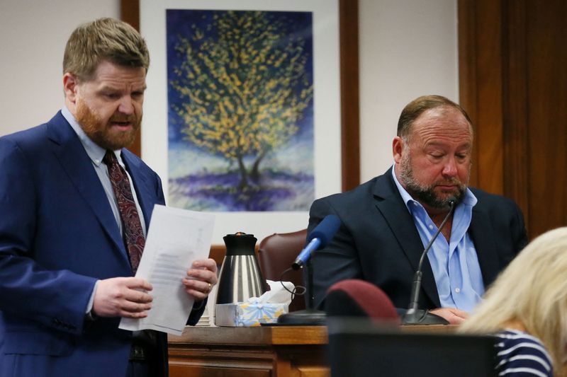 © Reuters. Mark Bankston, lawyer for Neil Heslin and Scarlett Lewis, asks Alex Jones questions about text messages during trial at the Travis County Courthouse, Austin, Texas, U.S., August 3, 2022.  Briana Sanchez/Pool via REUTERS