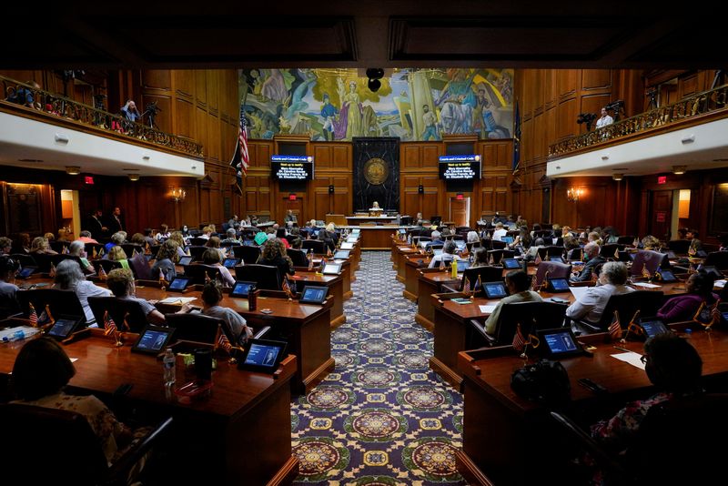 Indiana milletvekilleri, Roe devrilmesinden bu yana ilk eyalet kürtaj yasağını onayladı