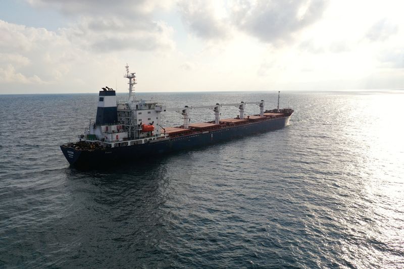 &copy; Reuters. FILE PHOTO: The Sierra Leone-flagged cargo ship Razoni, carrying Ukrainian grain, is seen in the Black Sea off Kilyos, near Istanbul, Turkey August 3, 2022. REUTERS/Mehmet Emin Caliskan/File Photo