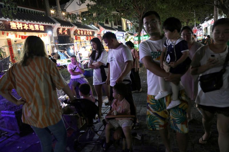 COVID lockdown turns Chinese tourist hotspot Sanya into nightmare for stranded tourists