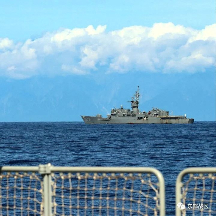 © Reuters. سفينة حربية تايوانية خلال مناورات عسكرية قرب الجزيرة في الخامس من أغسطس آب 2022. صورة حصلت عليها رويترز من قيادة الجبهة الشرقية (يحظر إعادة البيع أو الوضع في أرشيف)
