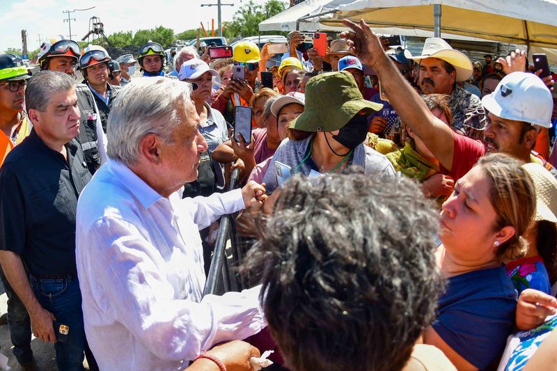 © Reuters. Mexico's President Andres Manuel Lopez Obrador speaks with people as he visits a coal mine that collapsed leaving miners trapped in Sabinas, Coahuila state, Mexico August 7, 2022. Mexico Presidency/Handout via REUTERS 