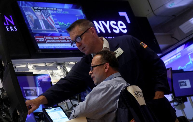 &copy; Reuters. 　８月５日、情報サービス会社ＨＦＲが発表したヘッジファンドの７月の運用成績は、株式市場の上昇が寄与してプラスとなり、年初来の損失を縮小させた。写真はニューヨーク証券取引所