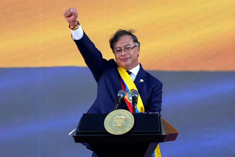 &copy; Reuters. 　８月７日、コロンビアの大統領に、グスタボ・ペトロ元首都ボゴタ市長（６２、写真）が就任した。写真はコロンビアのボゴタ で撮影（２０２２年　ロイター／Luisa Gonzalez ）
