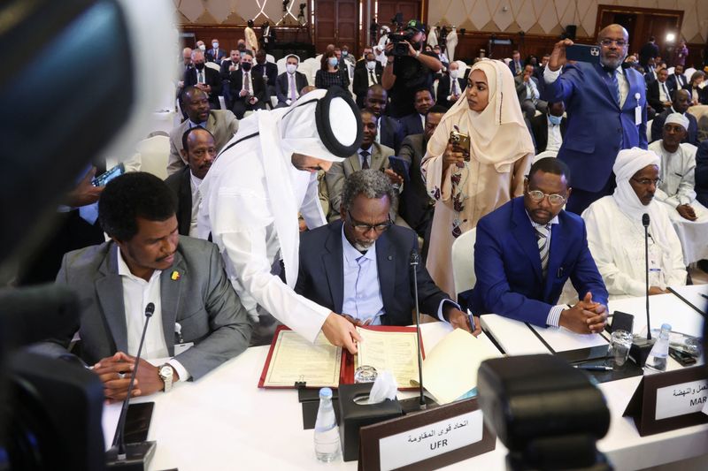 Chad and rebels sign peace deal in Qatar ahead of national dialogue