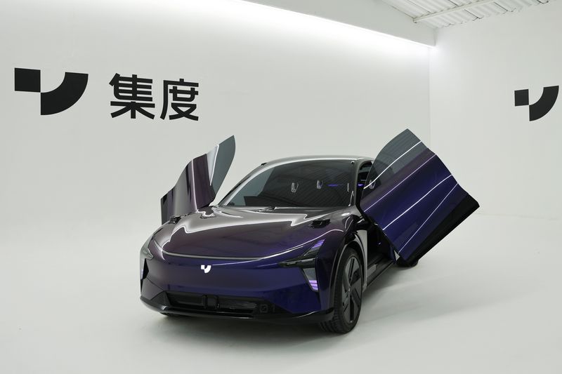 &copy; Reuters. FILE PHOTO: ROBO-01, a "robot" concept car by Baidu's electric vehicle (EV) arm Jidu Auto, is displayed during a media preview before its debut, in Beijing, China June 8, 2022. REUTERS/Tingshu Wang