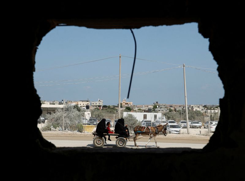 Israel re-opens Gaza crossings as truce with Palestinians holds