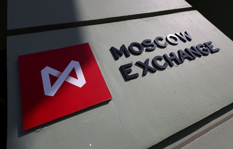 &copy; Reuters. FILE PHOTO: A board with the logo is on display outside the office of the Moscow Exchange in the capital city of Moscow, Russia March 24, 2022. REUTERS/Maxim Shemetov