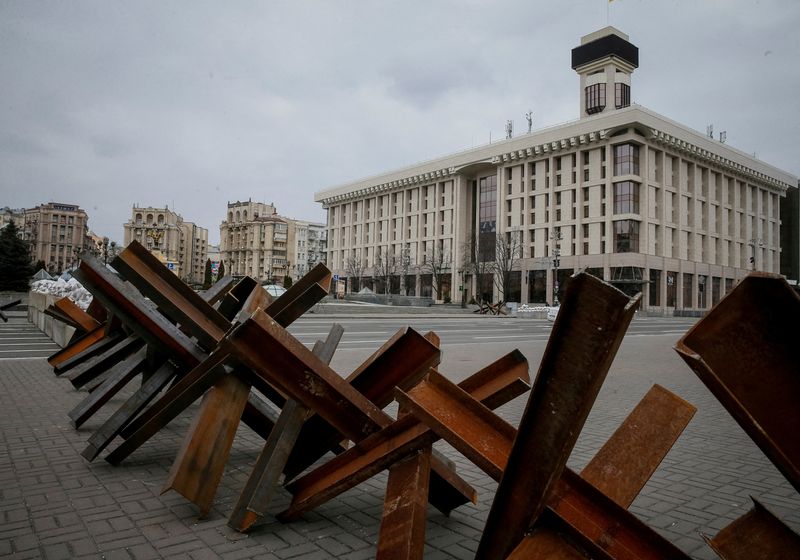 &copy; Reuters. Instalações antitanque em Kiev
07/03/2022. REUTERS/Gleb Garanich/File Photo/File Photo
